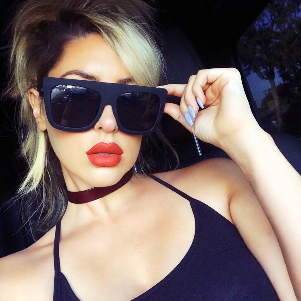 QUAY Cafe Racer Oversized Flat Square Matte Black